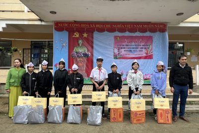 LIÊN ĐỘI HỖ TRỢ HỌC SINH NGHÈO NHÂN DỊP TẾT NGUYÊN ĐÁN